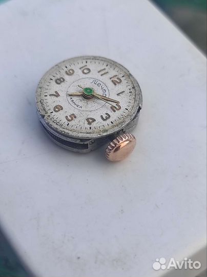 Новые запчасти к часам советского производства