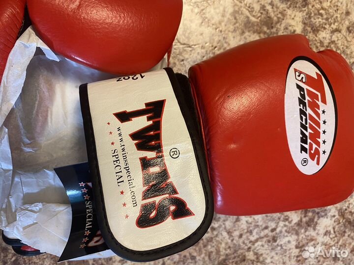 Боксерские перчатки Twins 12