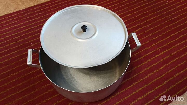 Контейнер с крышкой для продуктов