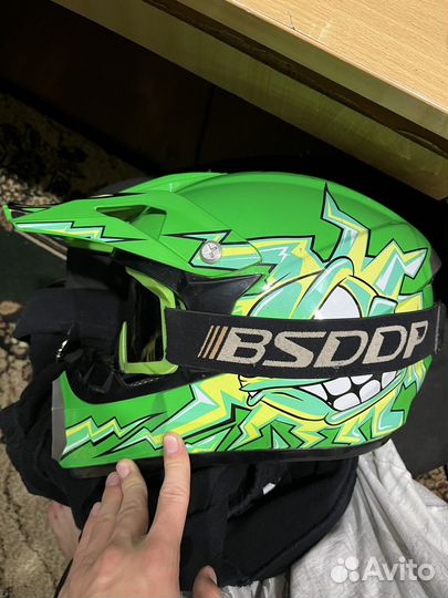 Кроссовый шлем с очками