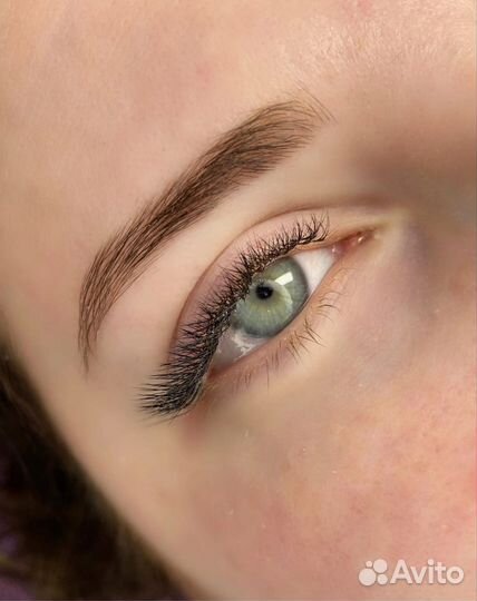 Наращивание ресниц, оформление бровей