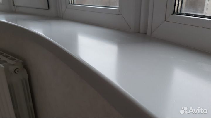 Подоконник из искусственного камня белый