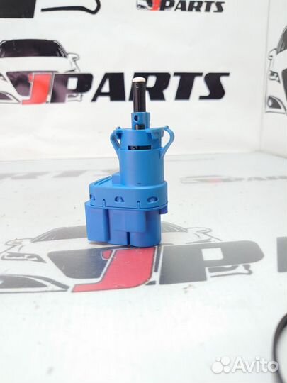 Датчик включения стопсигнала Mazda 3 BK рестайлинг