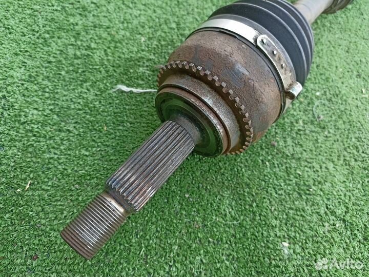 Полуось (привод) передний левый Mitsubishi Lancer