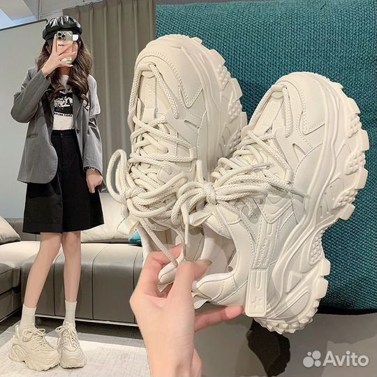 Кроссовки женские