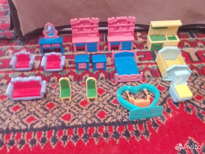 Игрушечный домик с мебелью