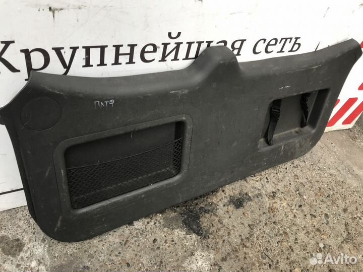 Обшивка двери багажника Nissan Pathfinder