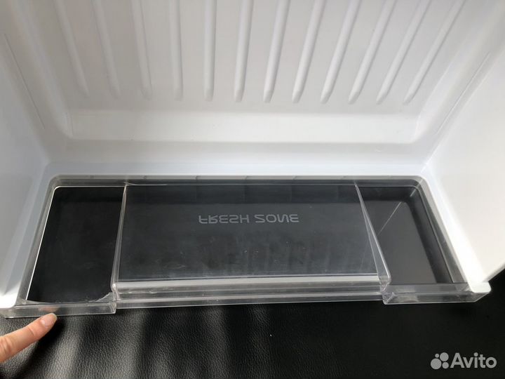 Ящики и полки холодильника Hotpoint Ariston