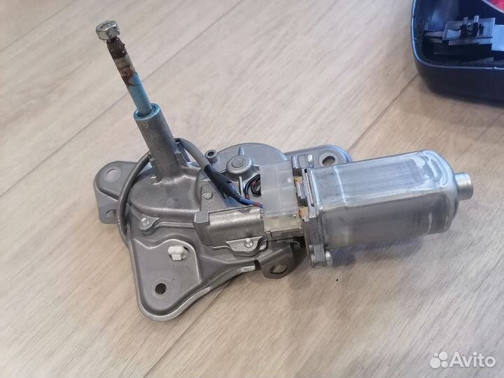 Запчасти от задней двери