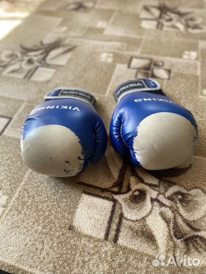 Боксерские перчатки