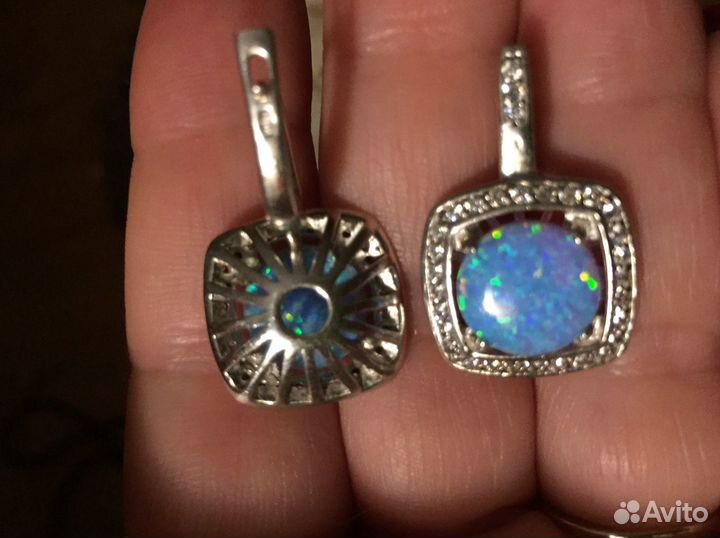 Серьги и кольцо с опалом очень яркие