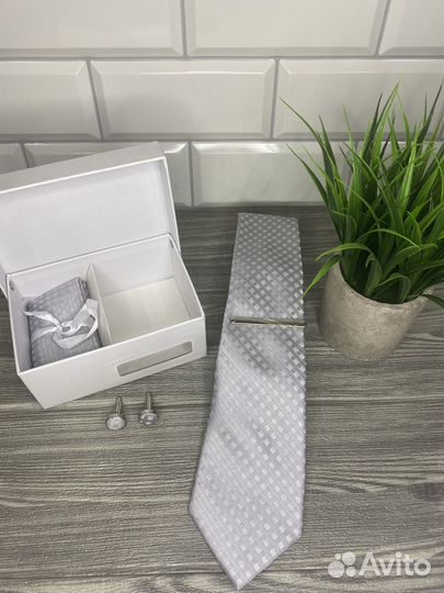 Мужской набор Галстук+зажим+запонки+платок