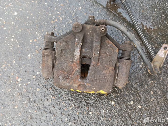 Суппорт передний правый Kia Ceed 2008