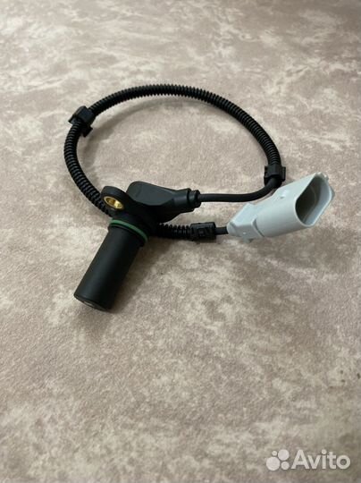 Датчик положения коленвала VW T5 2,5 070907319