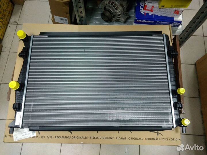 Радиатор охлаждающей жидкости VAG 5Q0 121 251 EA