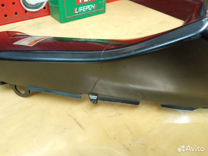 Suzuki GSX-R 1000 K5 - K6. Накладка воздуховода