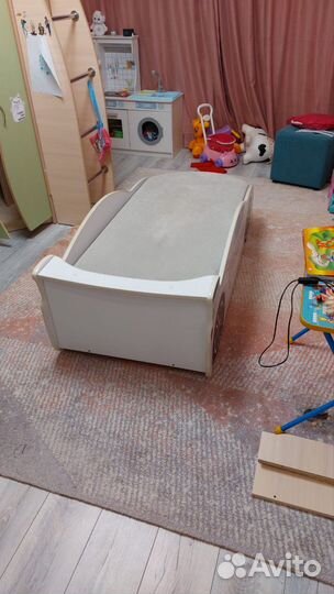 Детская кровать машина