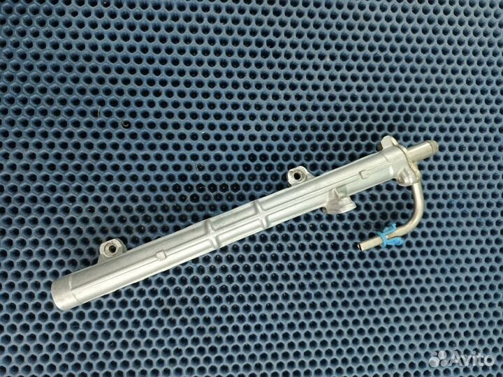 Suzuki GSX-R750 R731 топливная рампа