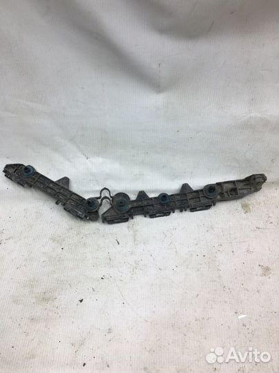 Кронштейн заднего бампера задний правый Toyota