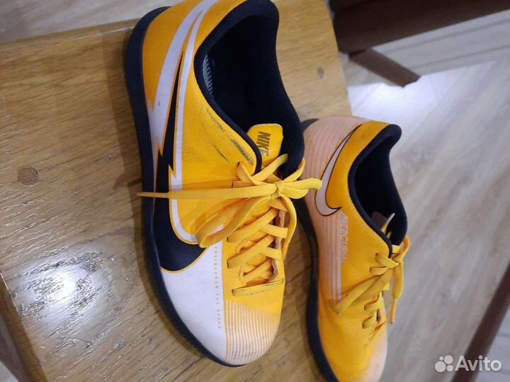 Футбольные бутсы для зала Nike