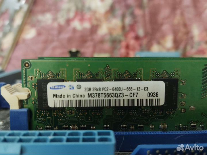 Материнская плата с процессором и памятью