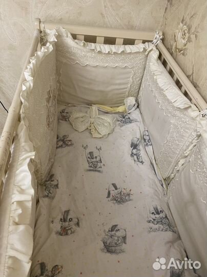 Детская кроватка с универсальным маятником