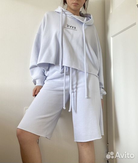 Костюм из шорт и худи fivé
