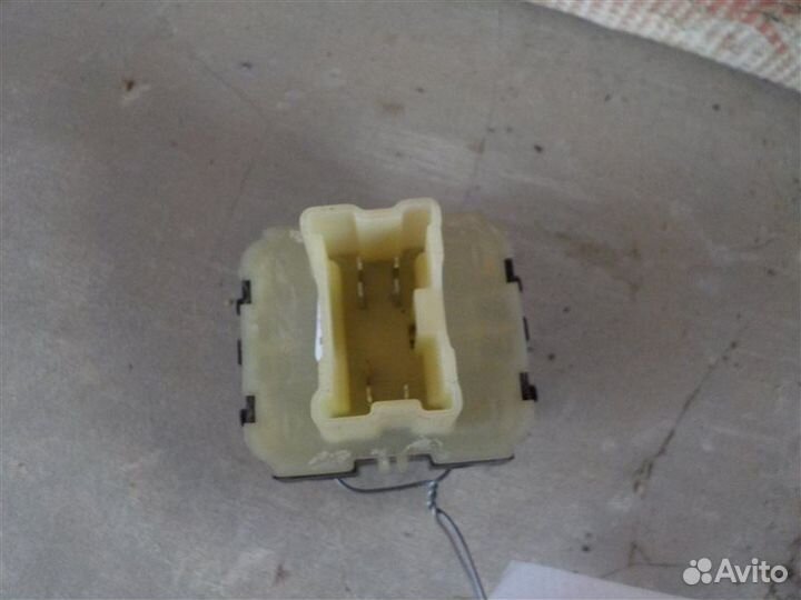 Блок управления стеклоподъемниками LADA X-Ray