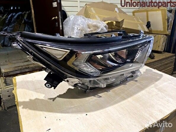 Фара Тойoтa pав 4 (2018-2024)