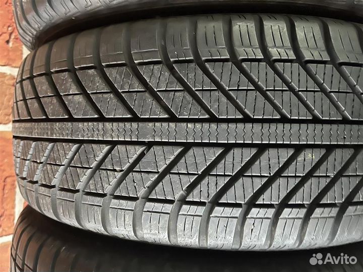 Goodyear Vector 4Seasons 205/55 R16 94V