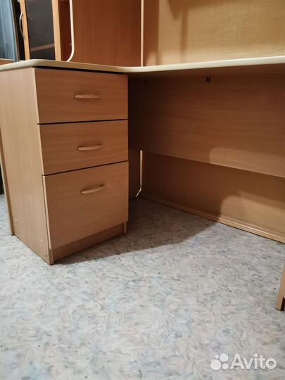 Детская кровать-чердак со столом и шкафом