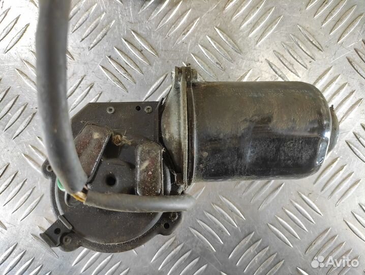 Моторчик стеклоочистителя передний Opel Omega B