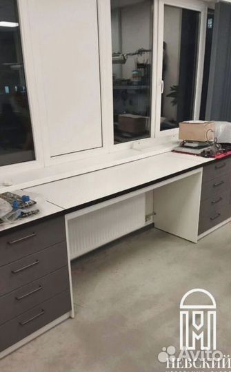 Рабочая зона у окна на заказ