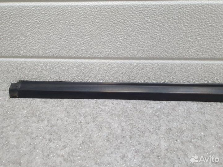 Молдинг стекла (бархотка) передний левый