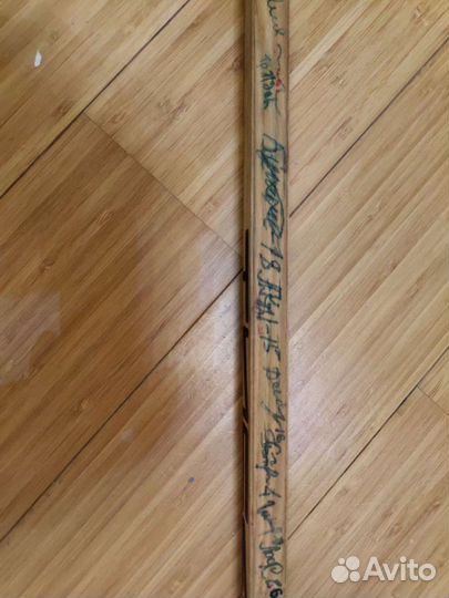 Клюшка с автографами хоккеистов ск Салавата Юлаева