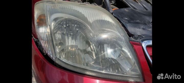 Правая фара Toyota corolla 120 (2005г. седан, 1,6)