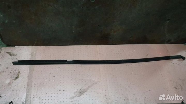 Накладка стекла заднего левого Renault Fluence 20