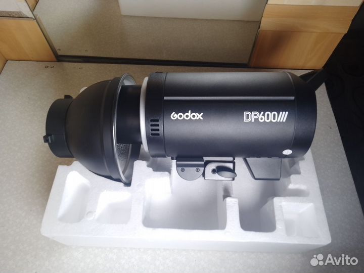 Вспышка студийная Godox DP600III