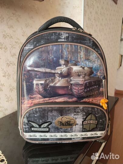 Продаю школьный рюкзак,в хорошем состоянии