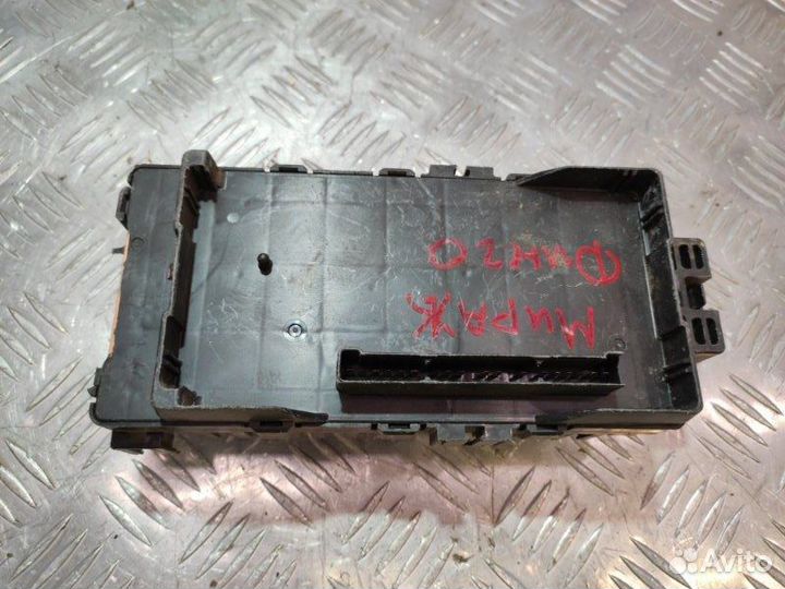 Блок предохранителей Mitsubishi Dingo 4G15 2000