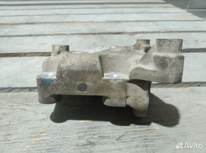 Кронштейн компрессора кондиционера Chevrolet