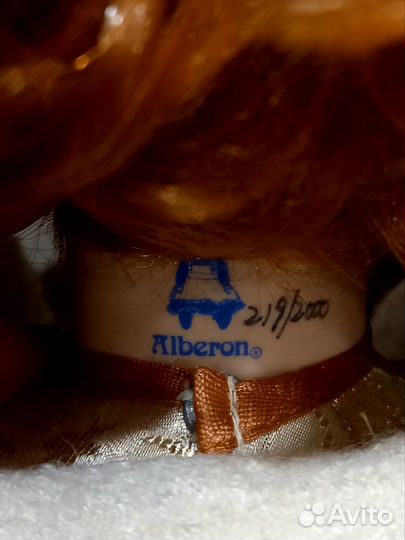 Кукла фарфоровая