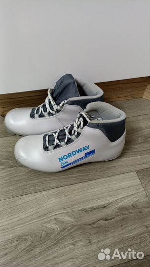 Лыжные ботинки