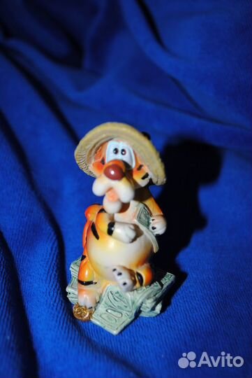 Фигурки дракон и держатель для фото