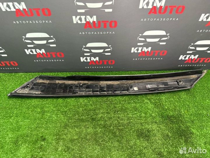 Накладка лобового стекла левая Skoda Fabia 2 1.4