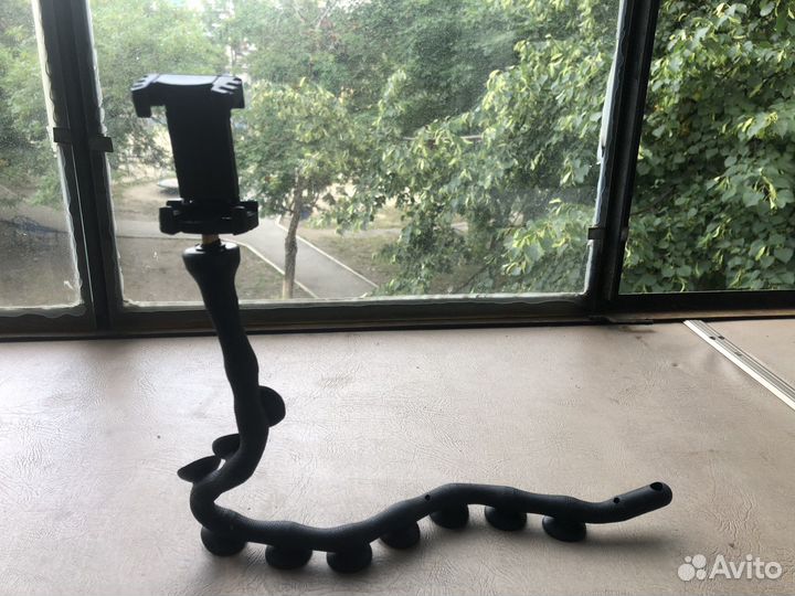 Гибкий держатель с присосками для телефона