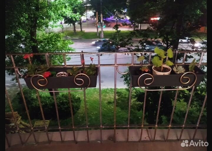 Кронштейн для балконных цветочных ящиков