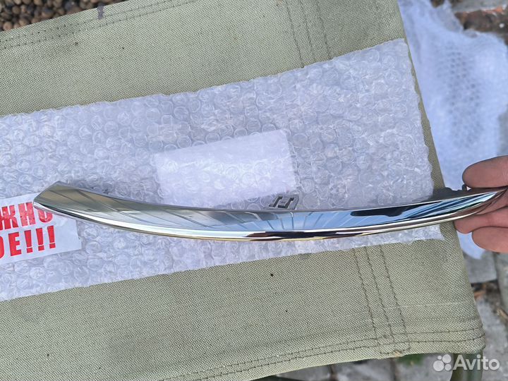 Накладка правого фонаря geely tugella