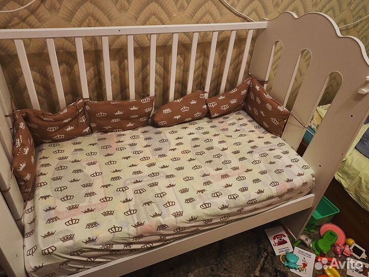 Кроватка детская с матрасом и бортиками