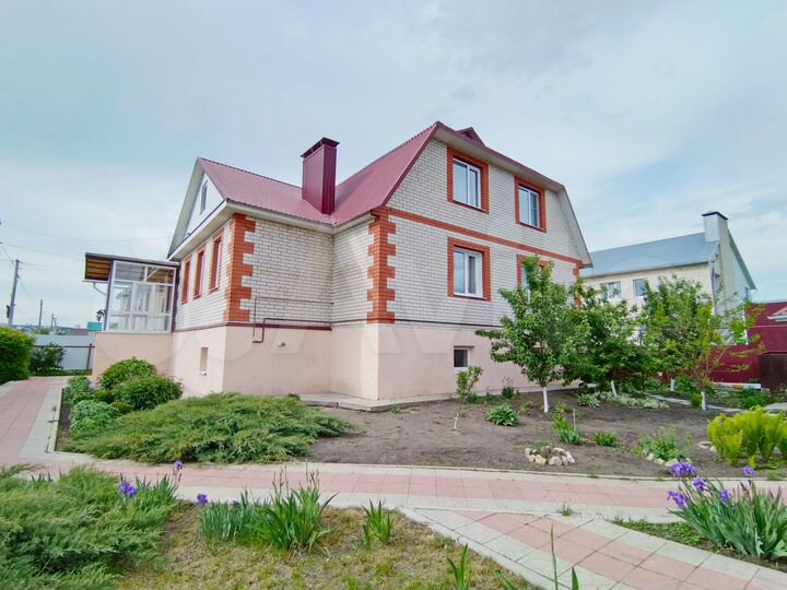 Коттедж 340 м² на участке 10 сот.
